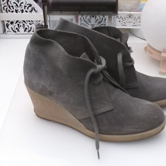 Sued ankle boots - Picture 1 of 3